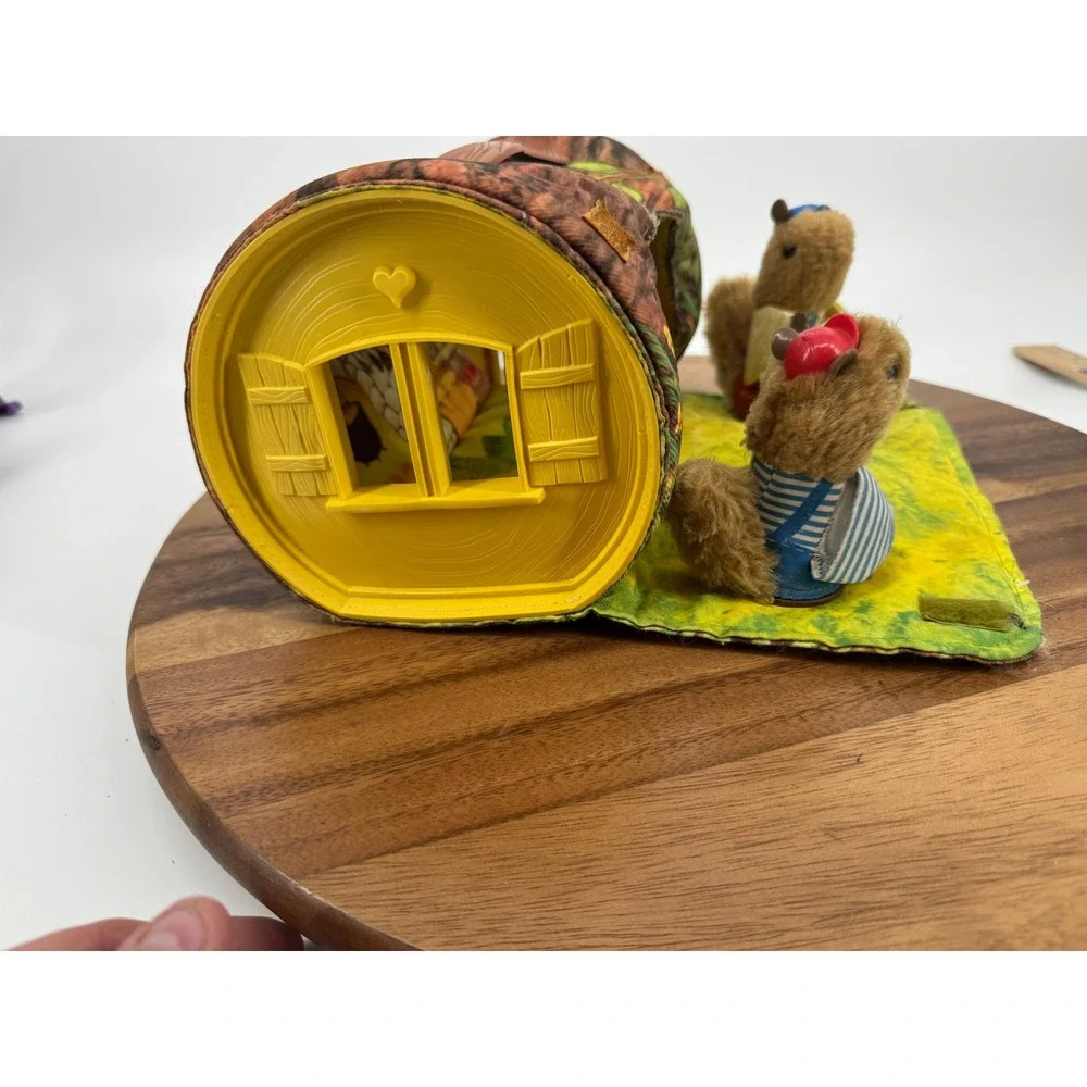 VTG 1979 Fisher Price Woodsey Squirrel Family Log House Playset